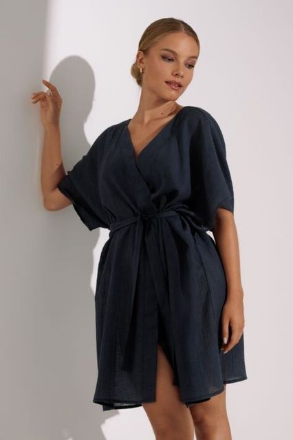 Halat de plajă Lisca albastru &icirc;nchis &mdash; design elegant cu cordon &icirc;n talie