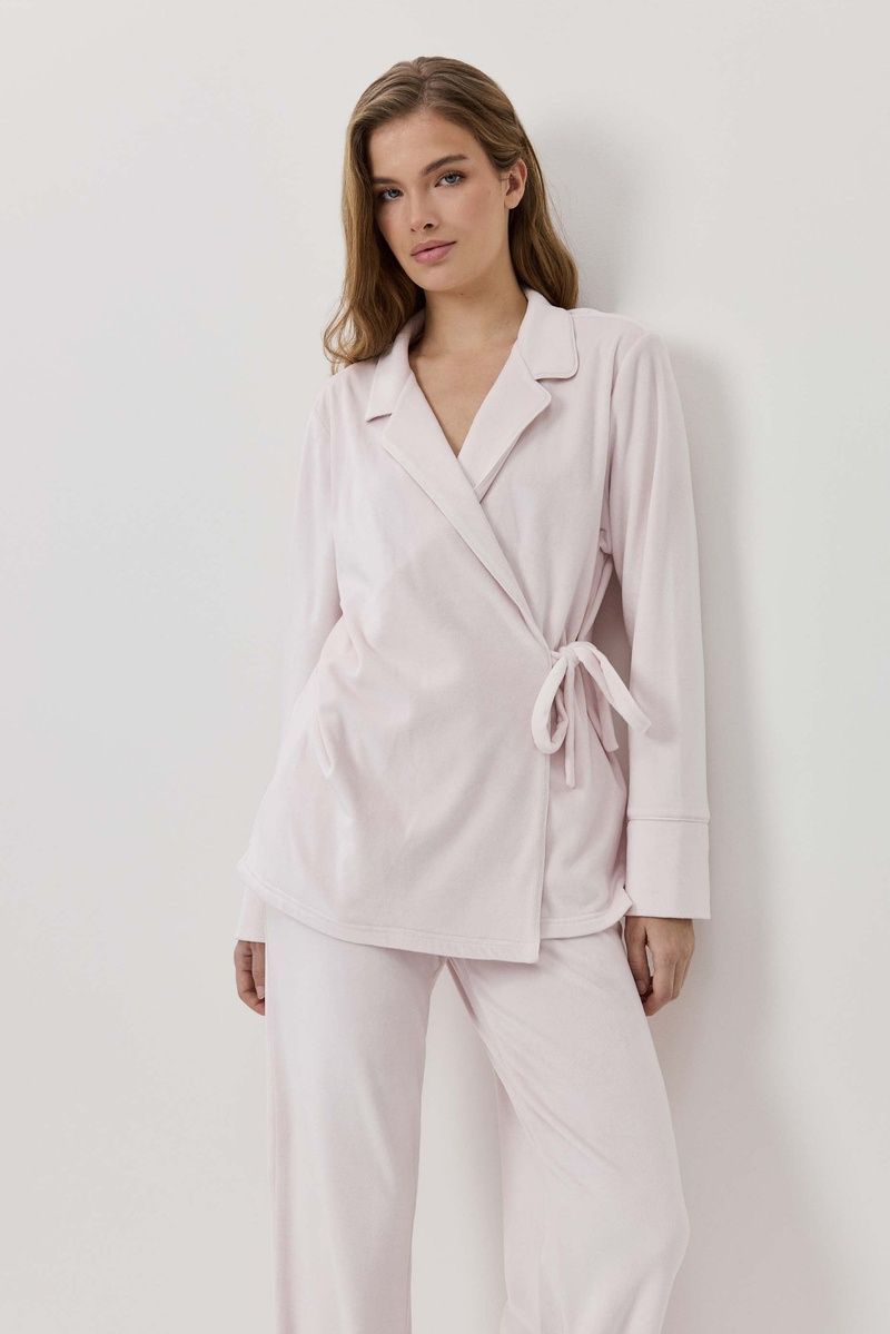 Costum din velur Aruelle Poline Pink &mdash; plan mediu bluză parte peste parte